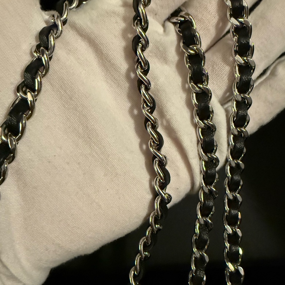 🔥RARE!! CHANEL•24C Star CC Lambskin Quilted Wallet On Chain - Picture 6 of 16